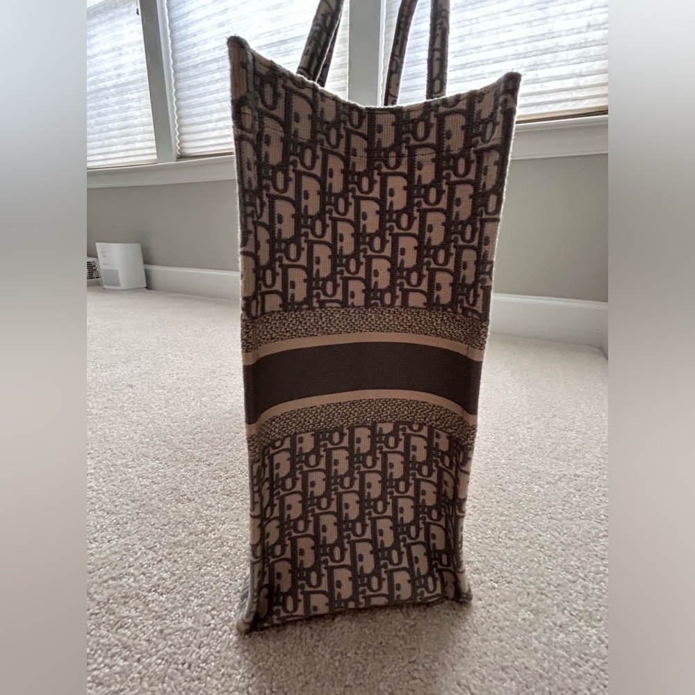 Authentic EUC Dior Ecru and Gray Oblique Book Tote Large. RT $3,750 - Picture 3 of 10